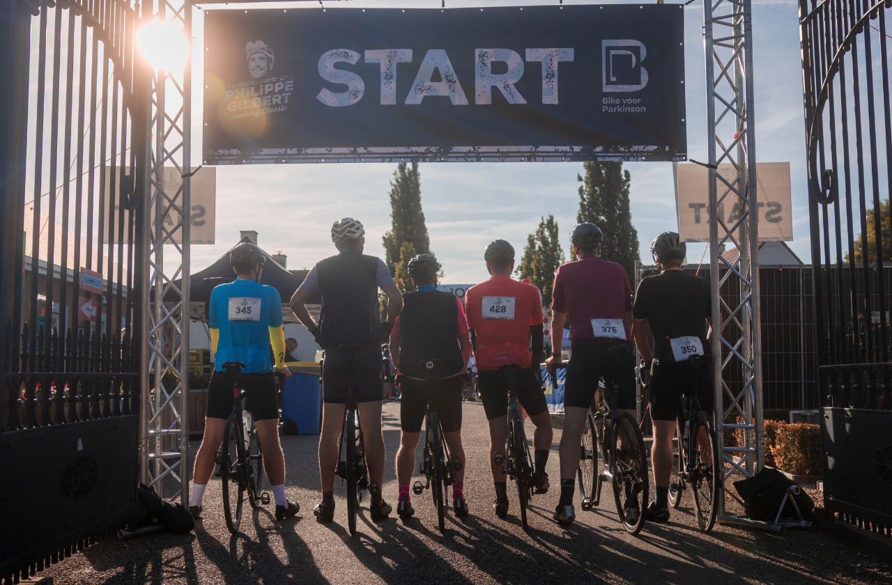 Deelnemers Wielerfestival Cauberg Drinken Een Biertje Bij Landal Cauberg Na Afloop