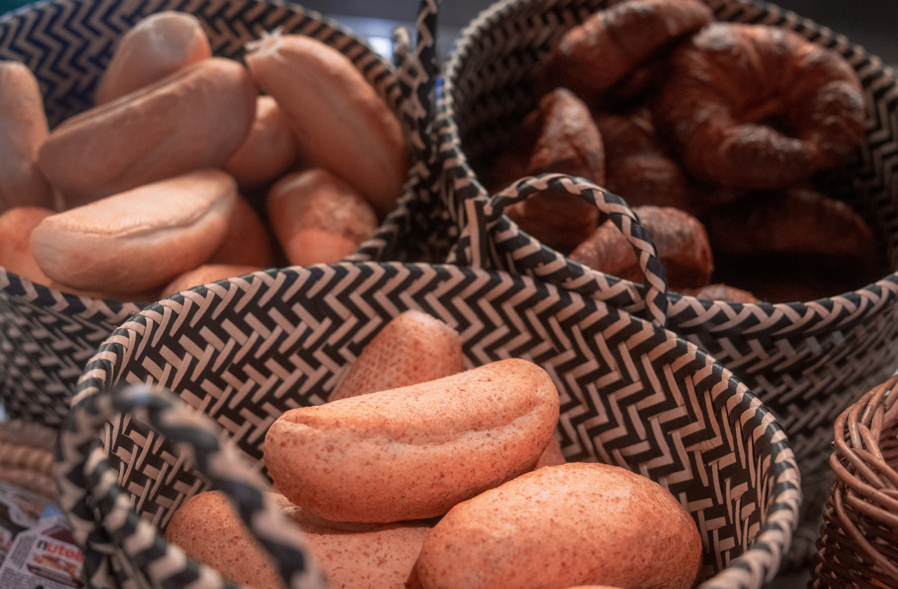 Vriendengroep Drinkt Een Biertje Bij Landal Cauberg Na Afloop Wielerfestival Cauberg
